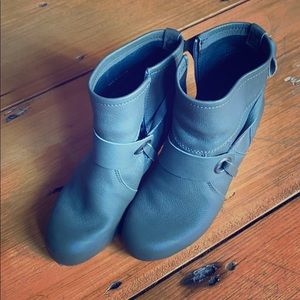 CUTE size 40 sanita olive green boot clog